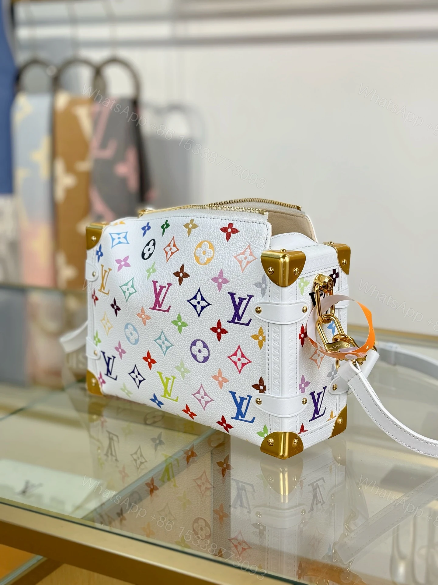 LV高仿M14046彩色Monogram箱型包白底Petite Malle精品推薦 — view 1