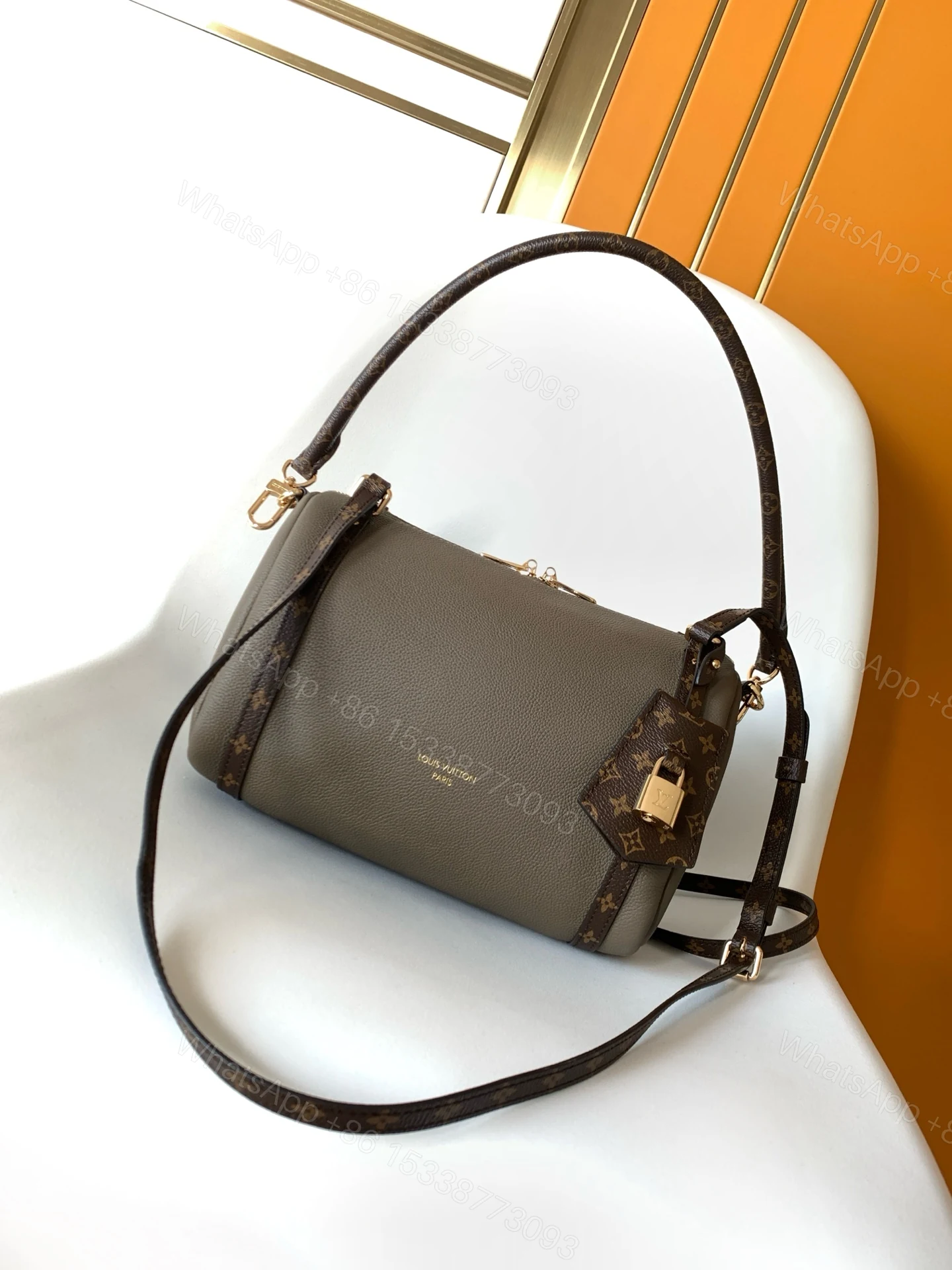 LV 精品仿製灰色單肩包 Monogram拼接鎖扣設計 — view 1
