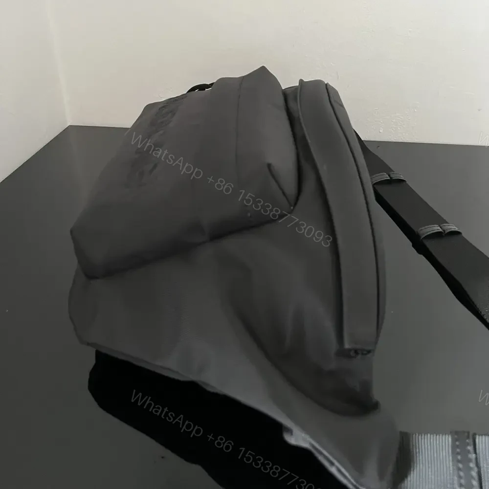 View 6 of 高仿BalenciagaWheelBeltpack系列尼龍胸包黑色