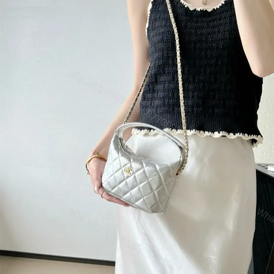 View 23 of 高仿Chanel*26P系列AP4386小牛皮Hobo手袋銀色免檢版