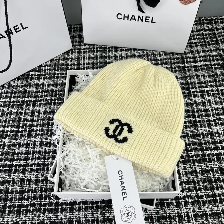 Seasonal Luxe Knit Beanie: Cream-Cashmere Flair, Unisex — view 1