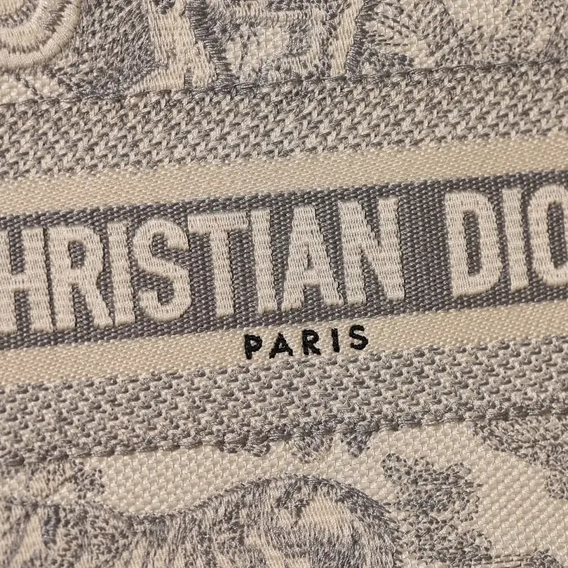 View 16 of 高仿Dior*BookTote系列茹伊刺繡灰色S免檢版