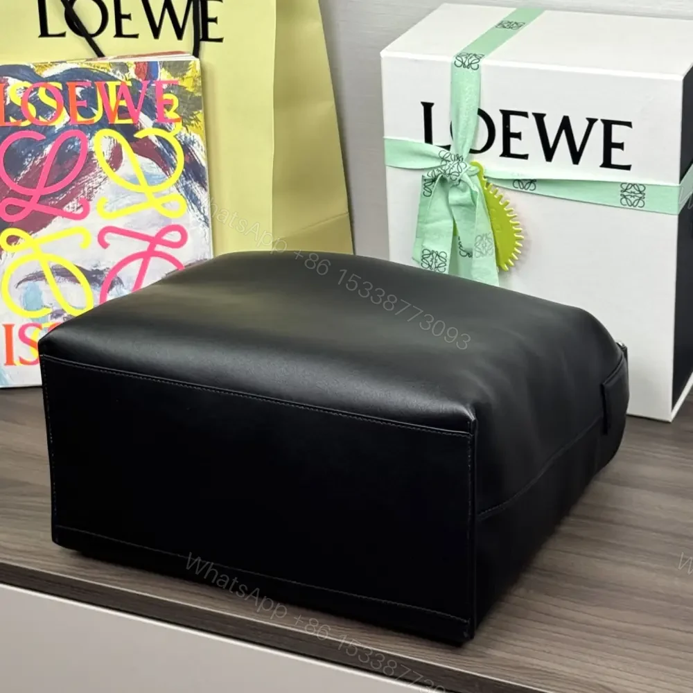 View 6 of 高仿Loewe*Cubi系列1100小牛皮斜挎包黑色大號免檢版