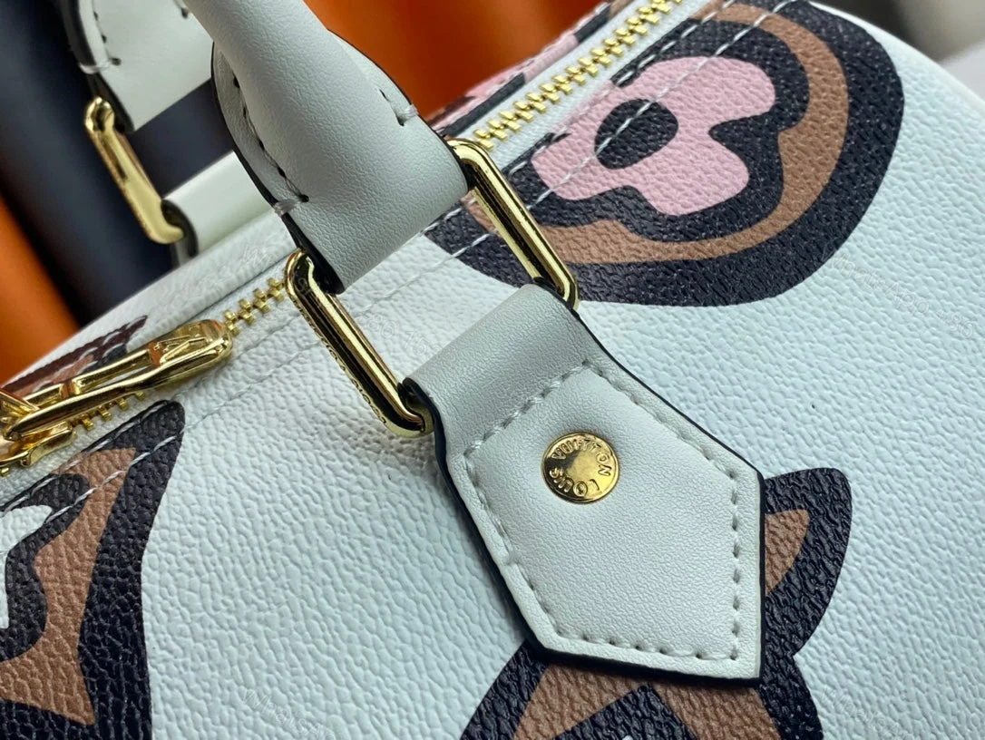View 6 of New Arrival Bag LUV 786