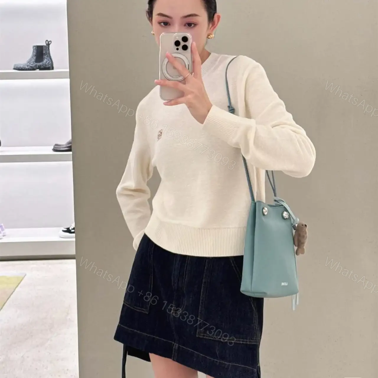View 15 of 高仿Loewe*Pebble系列4412小牛皮斜跨包水藍色免檢版