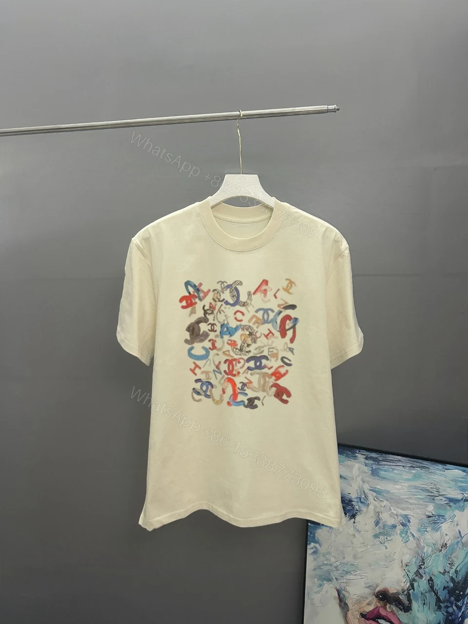 Chanel 高仿男女款奶油色塗鴉T恤 街頭風格潮流必備單品 — view 1