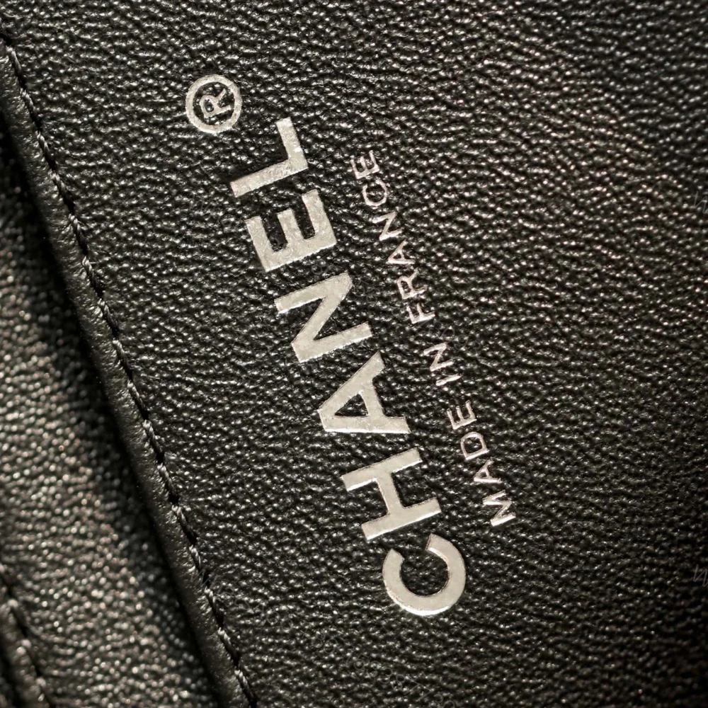 View 8 of 香港復刻Chanel2.55系列口蓋包復古銀Mini免檢版
