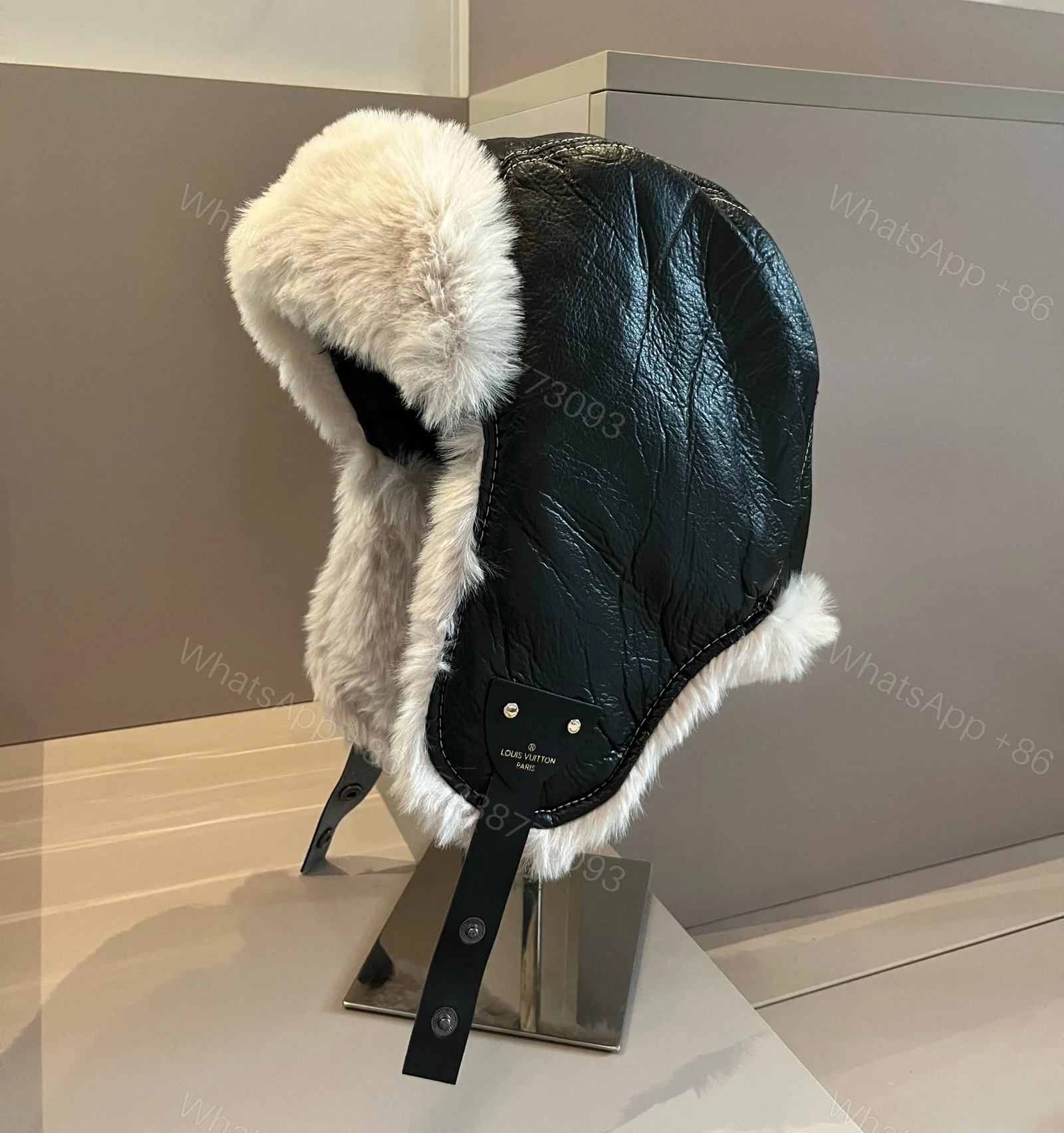LV 精品仿製飛行帽 冬季皮革內絨款 保暖時尚造型風 — view 1