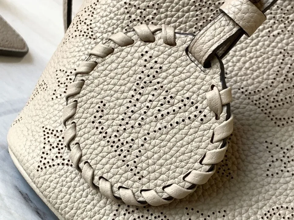 View 5 of Louis Vuitton LV Blossom PM Mahina Handbags 20x20x12.5cm