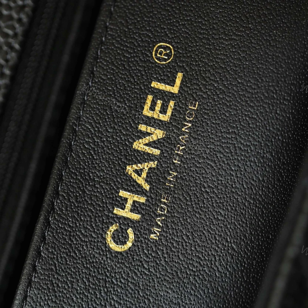 View 9 of 香港A貨Chanel魚子醬口蓋包方胖子黑金免檢版