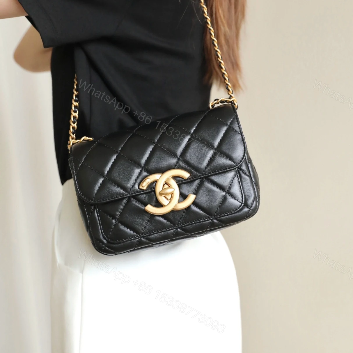 View 26 of 高仿Chanel*24B系列AS5026小羊皮口蓋包黑色免檢版