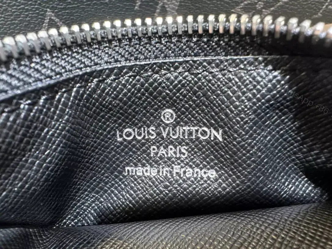 View 10 of LOUIS VUITTON GASTON WEARABLE WALLET – RRG071