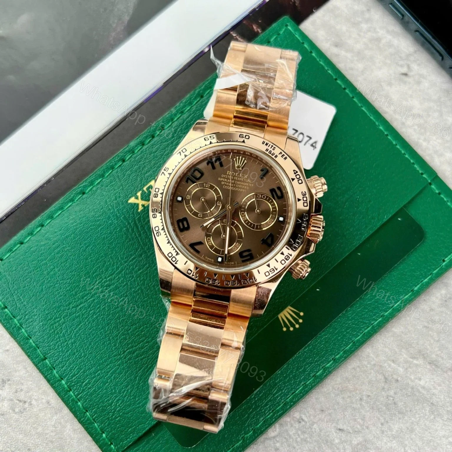 View 2 of Replica Rolex Cosmograph Daytona Everose Gold 40mm