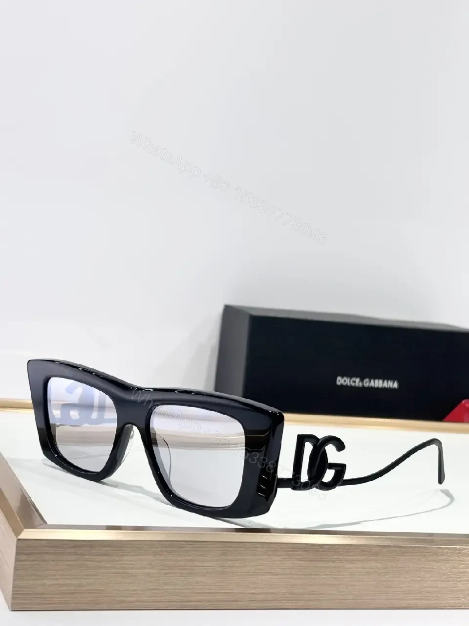View 5 of Oversized Frame Sunglasses: Luxe, UV400, Modern Edge, Durable