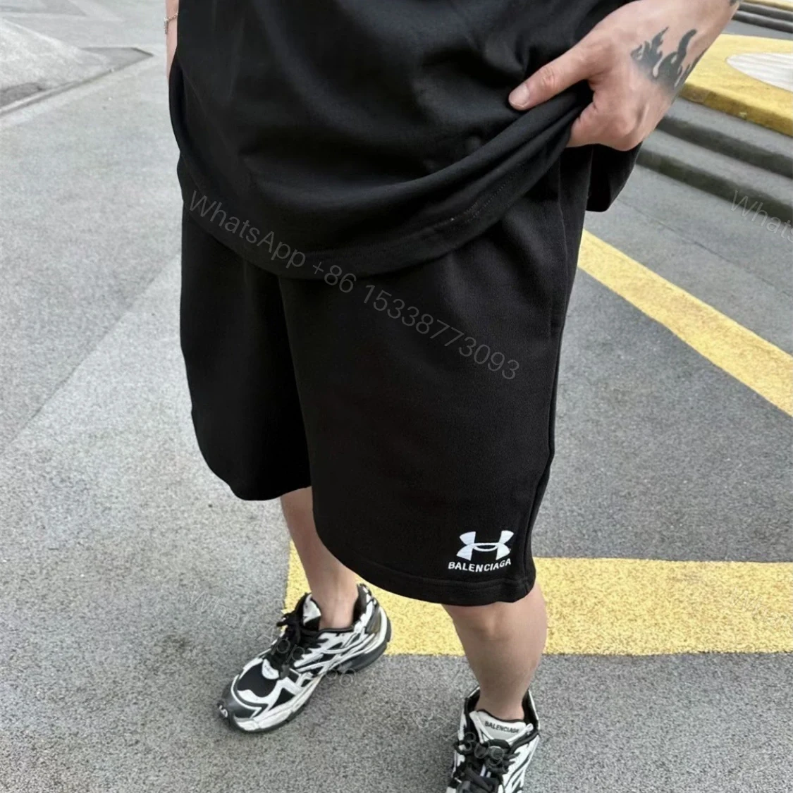 View 14 of 高仿Balenciaga聯名UnderArmour系列SS25款短褲黑色
