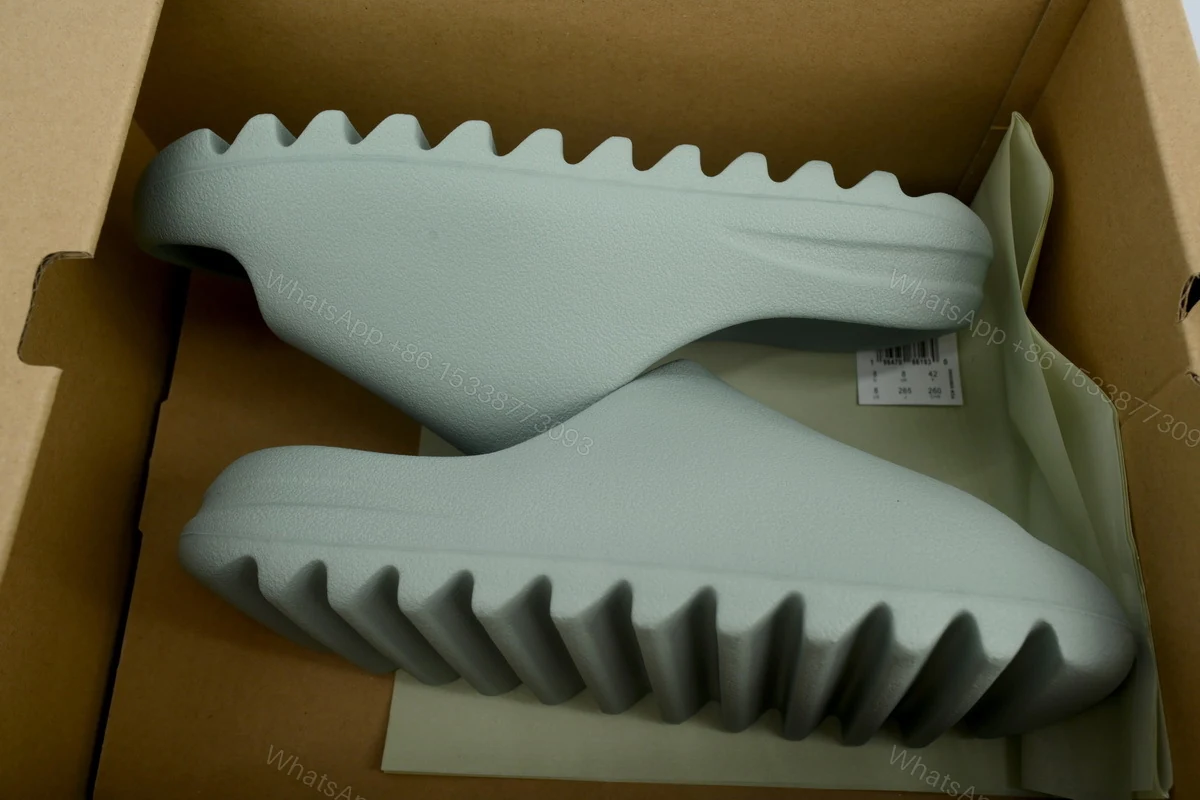 View 7 of Dope sneakers Adidas Yeezy Iight Grayish Green ID5480