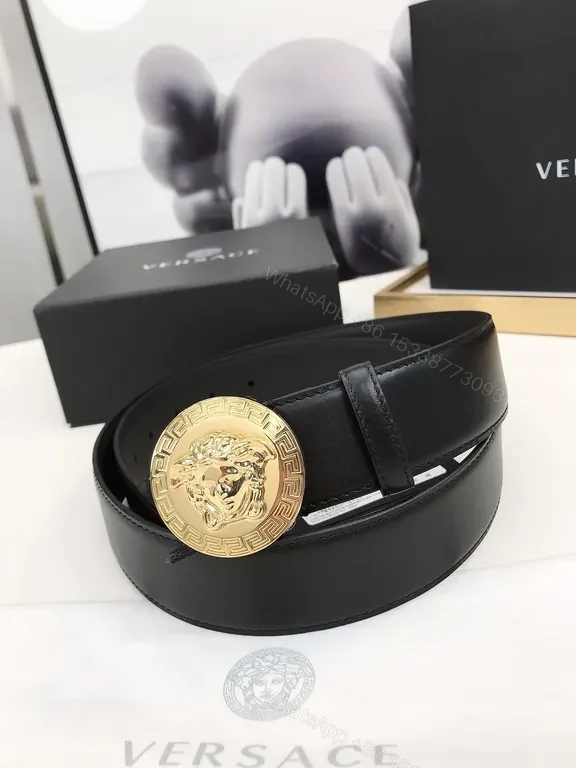Bold Medusa Buckle Belt: Luxury Black Leather Accessory — view 1