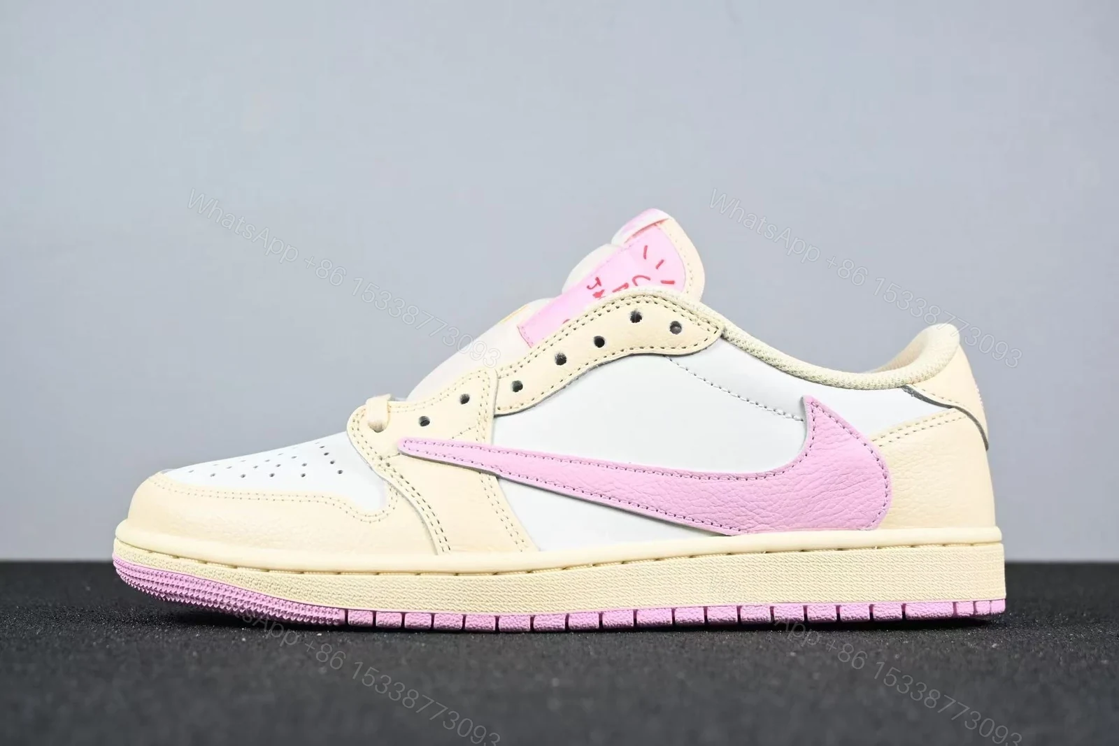 Jordan 1 Retro Low OG SP Travis Scott Shy Pink — view 1