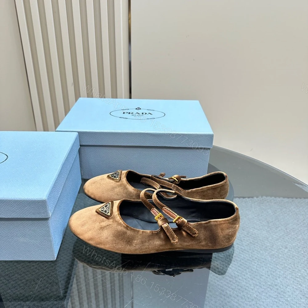 高仿Prada*1F793S圓頭塔扣瑪麗珍鞋絨面棕色免檢版 — view 1