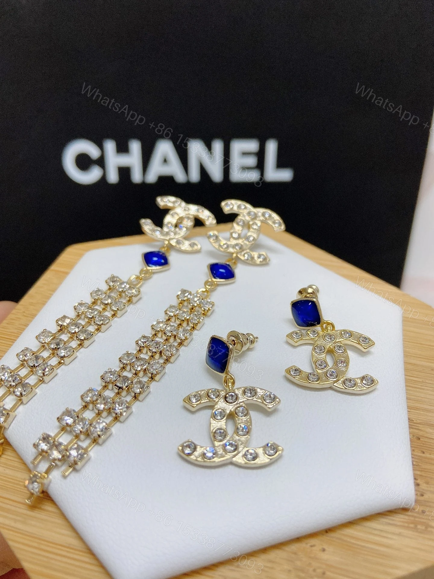 View 2 of EN – Lux Earring Chanel 010