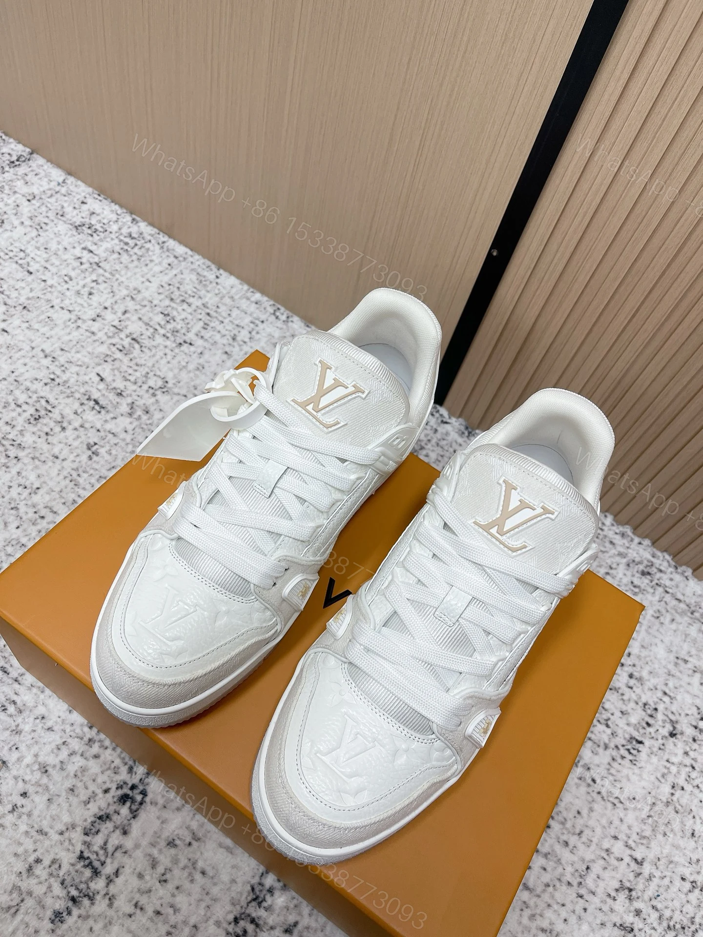 LV高仿 Trainer全白壓紋運動鞋 Monogram休閒板鞋 — view 1