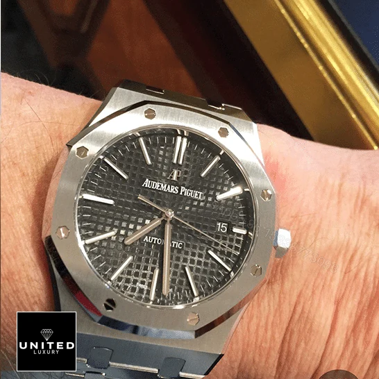 View 9 of Audemars Piguet Royal Oak 15400ST.OO.1220ST.04 Replica
