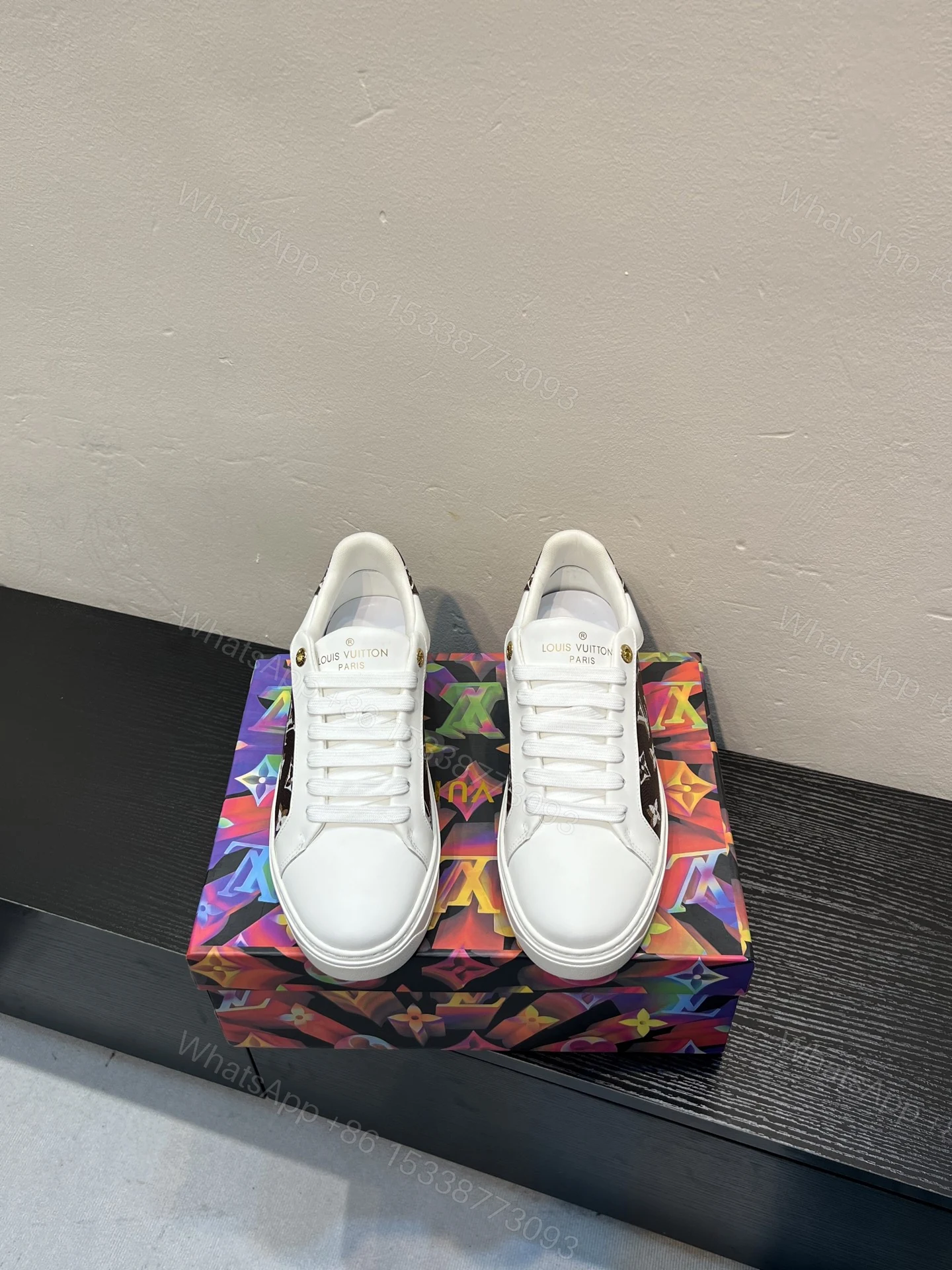 LV 高仿 女款 白色休閒鞋 經典Logo設計 百搭氣質款 — view 1