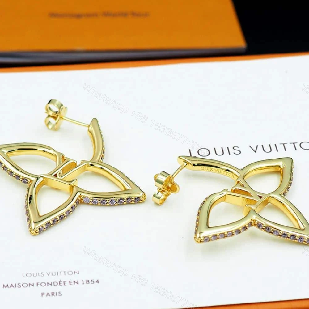 View 4 of LOUIS VUITTON LV SLIM FLOWER EARRINGS GOLD M02420