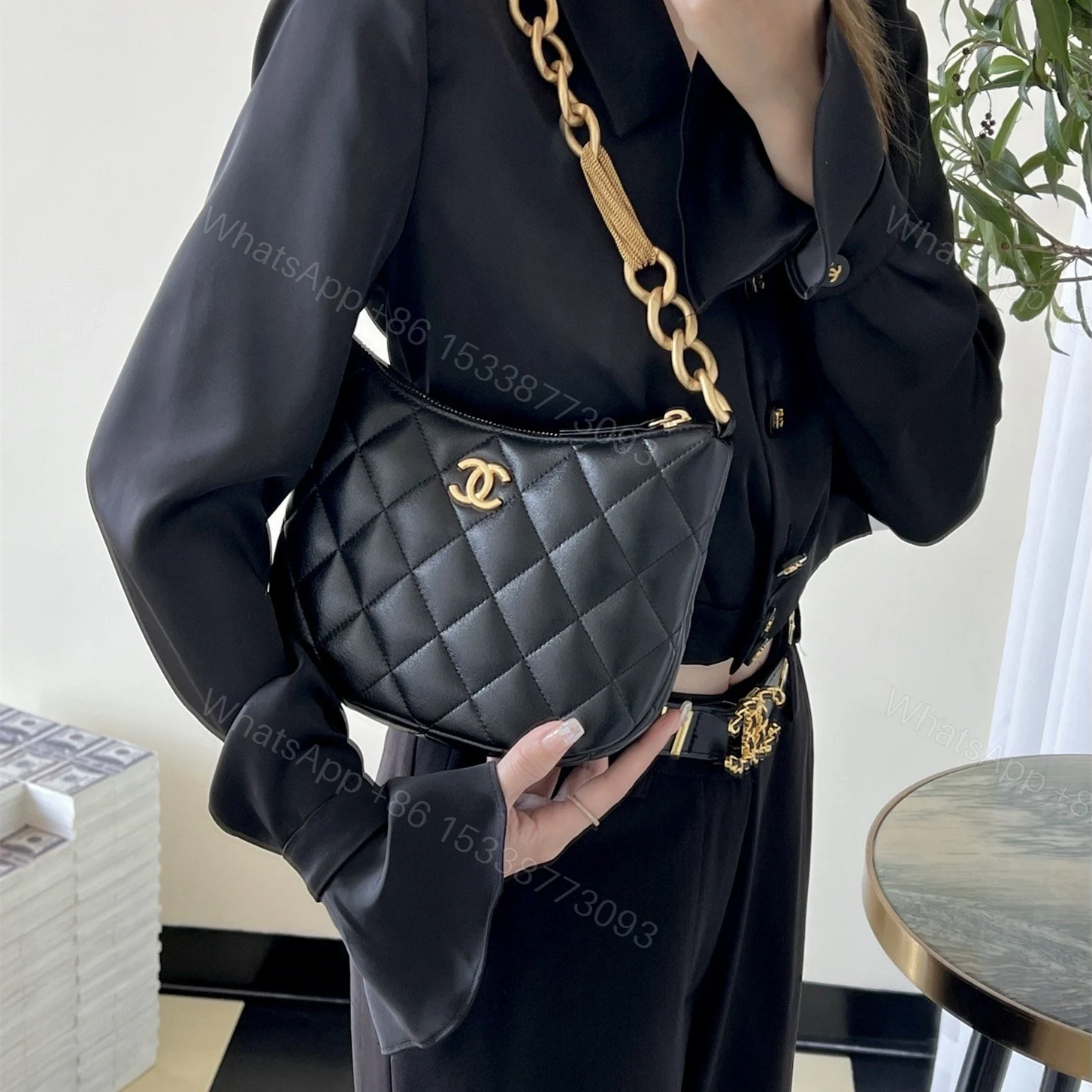 View 18 of Chanel高仿奢侈品腋下包23aHobo系列黑金免檢版