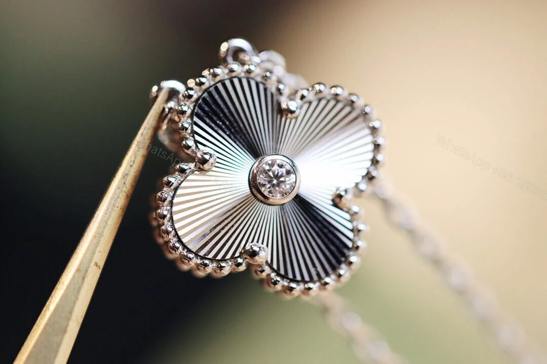 View 4 of 2020 VCA Vintage Alhambra Pendant