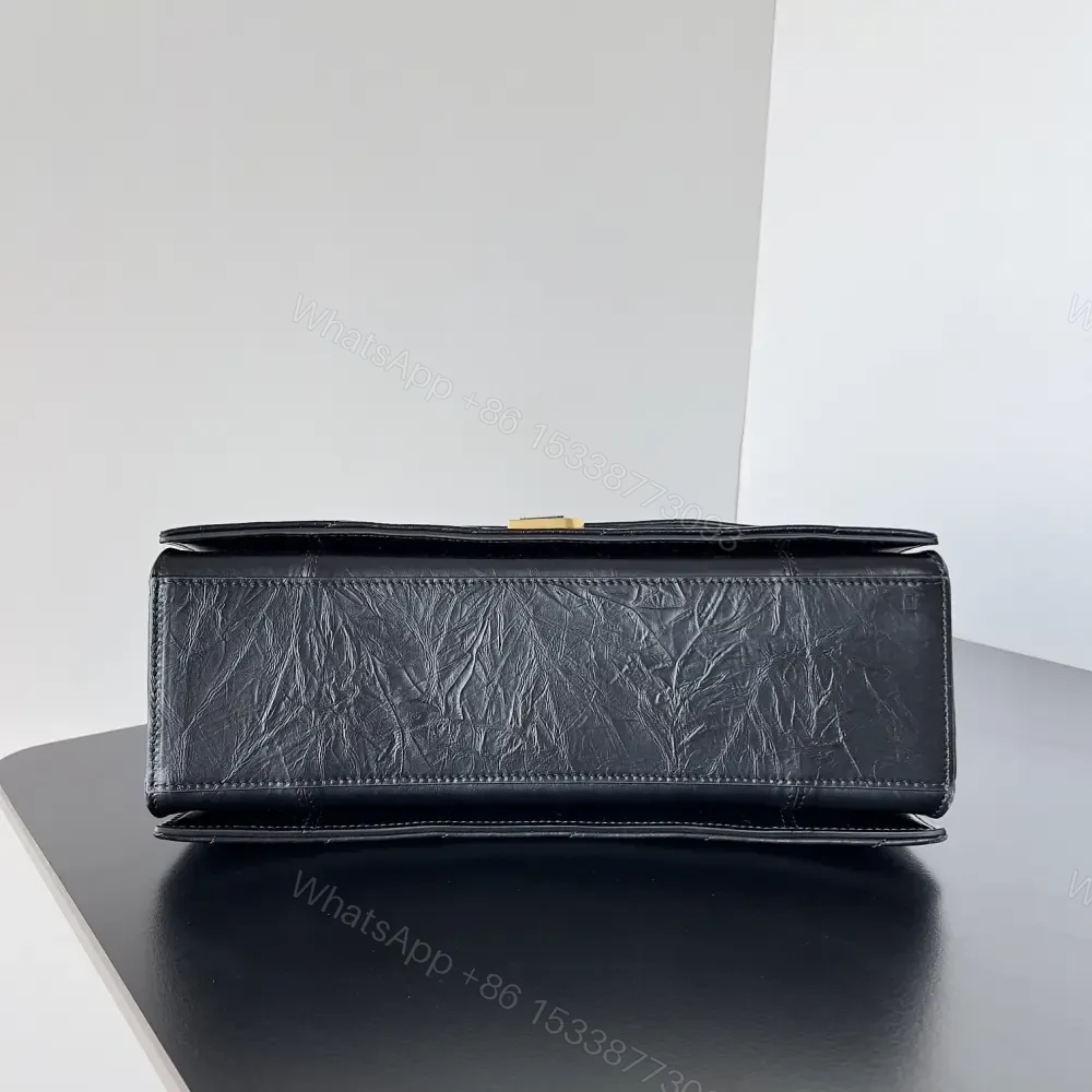 View 4 of 高仿BalenciagaCrush系列鏈條包黑金S