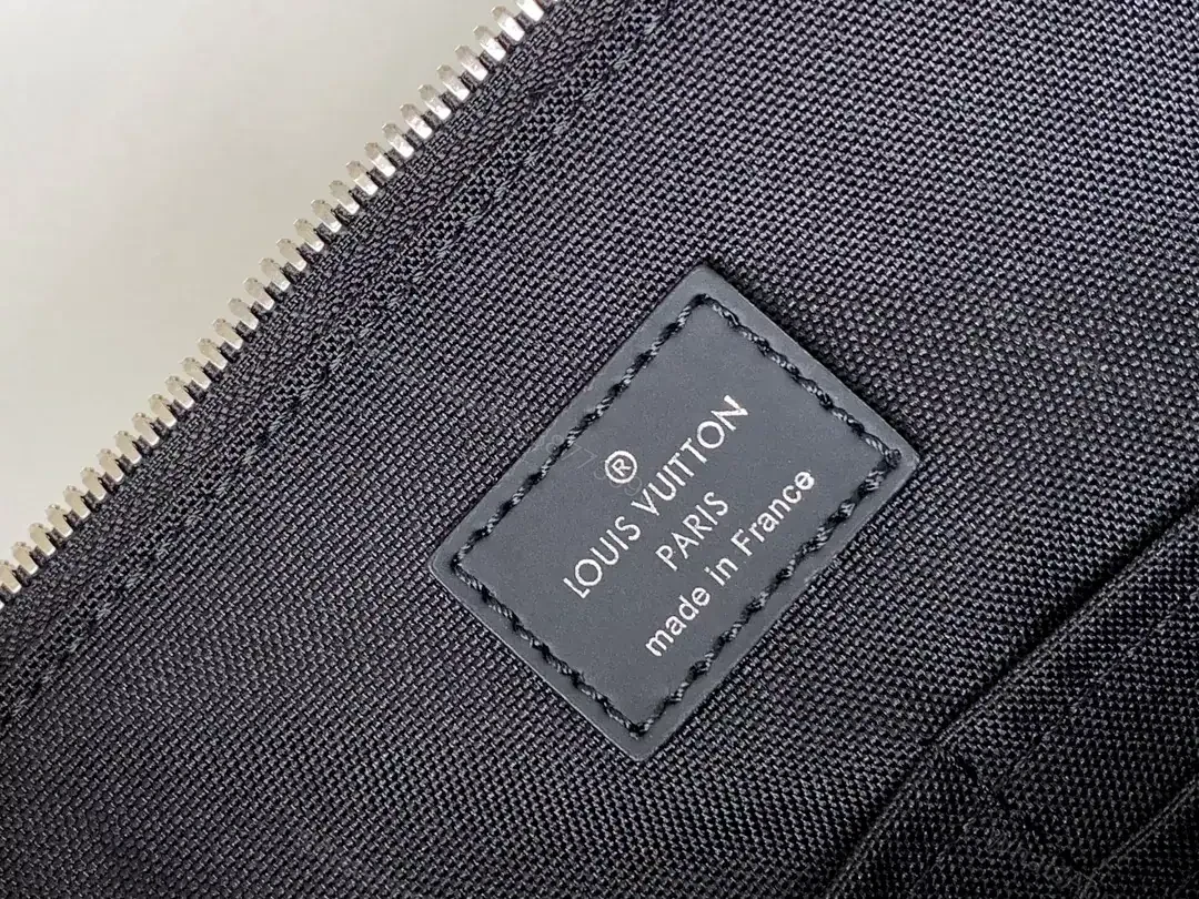 View 9 of LOUIS VUITTON PORTE-DOCUMENTS JOUR – LBV396