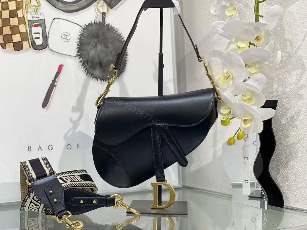 Dior Saddle Bag Replica for Iconic Looks — view 1
