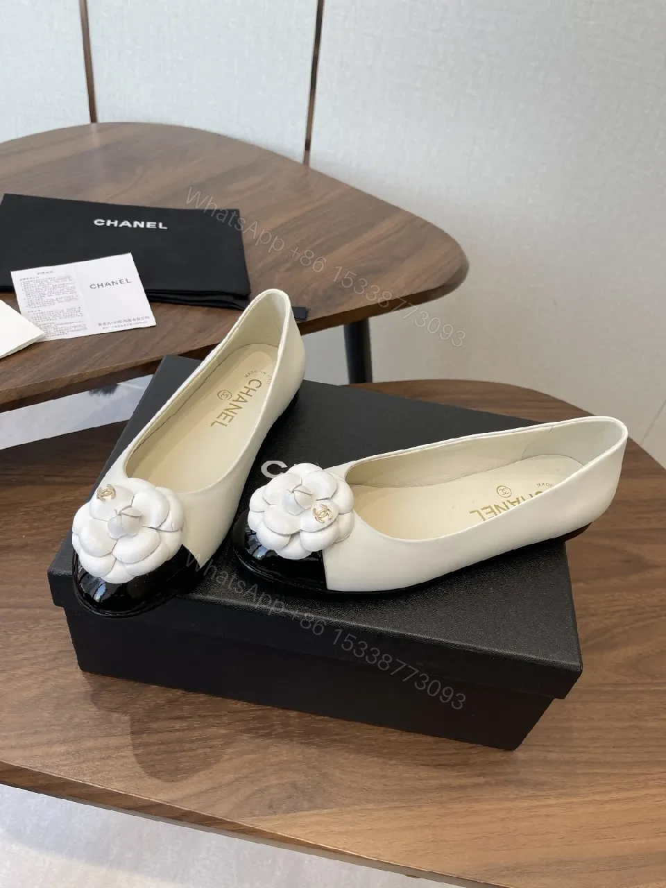 Elegant Camellia Two-Tone Flat Shoes with Comfort — view 1
