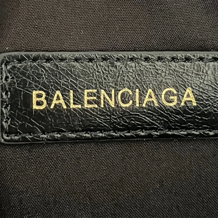 View 17 of 高仿BalenciagaWheelBeltpack系列尼龍胸包黑色
