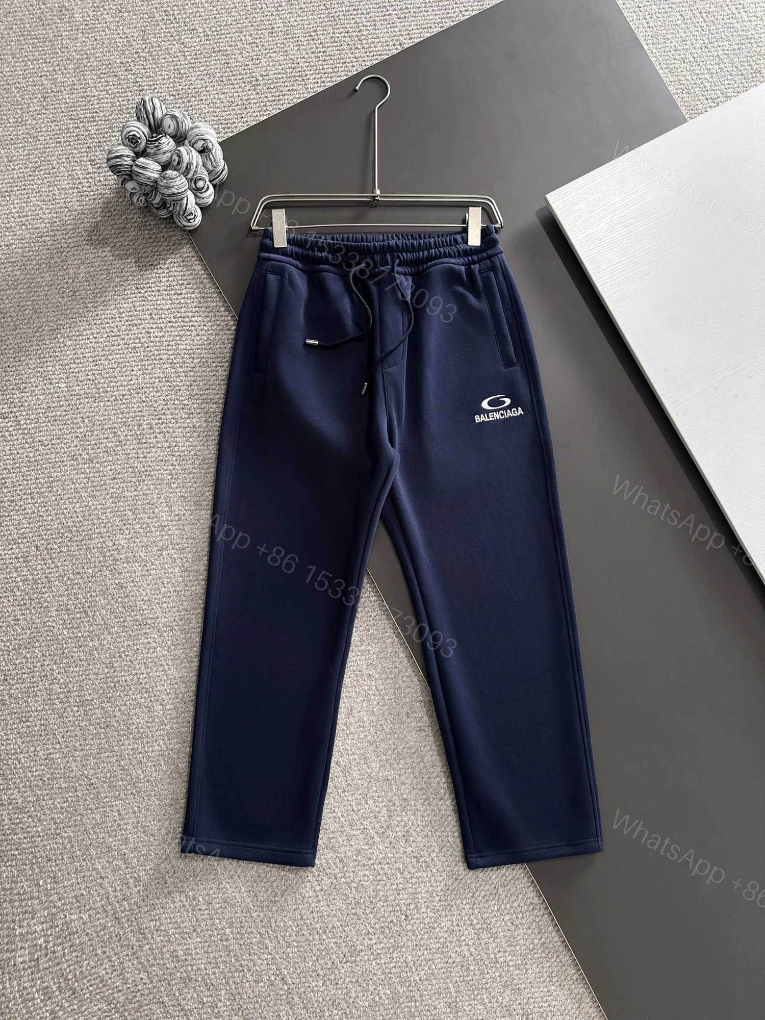 Balenciaga 高仿男士深藍簡約Logo長褲 寬鬆舒適日常褲型 — view 1