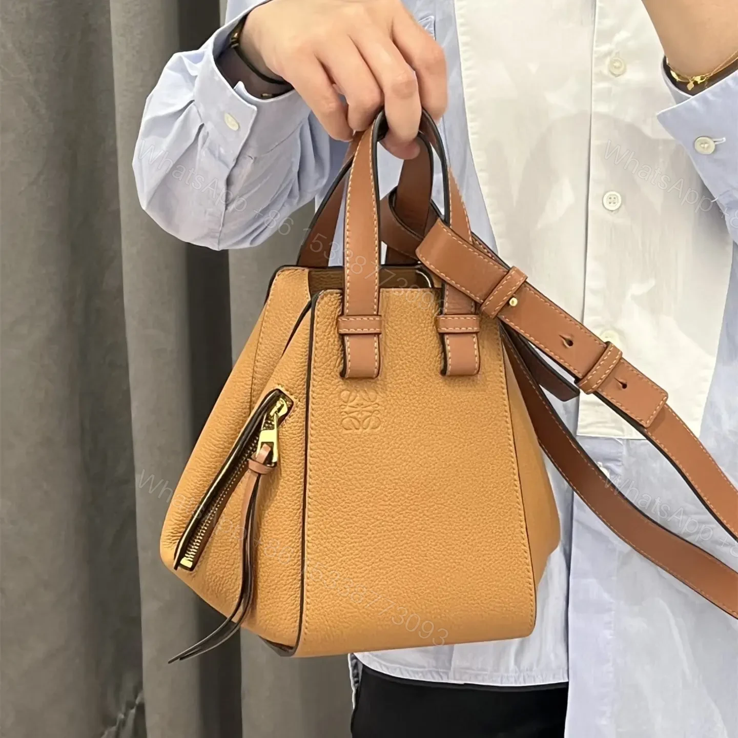 View 19 of 高仿Loewe*Hammock系列5542粒面小牛皮吊床手袋焦糖色小號免檢版