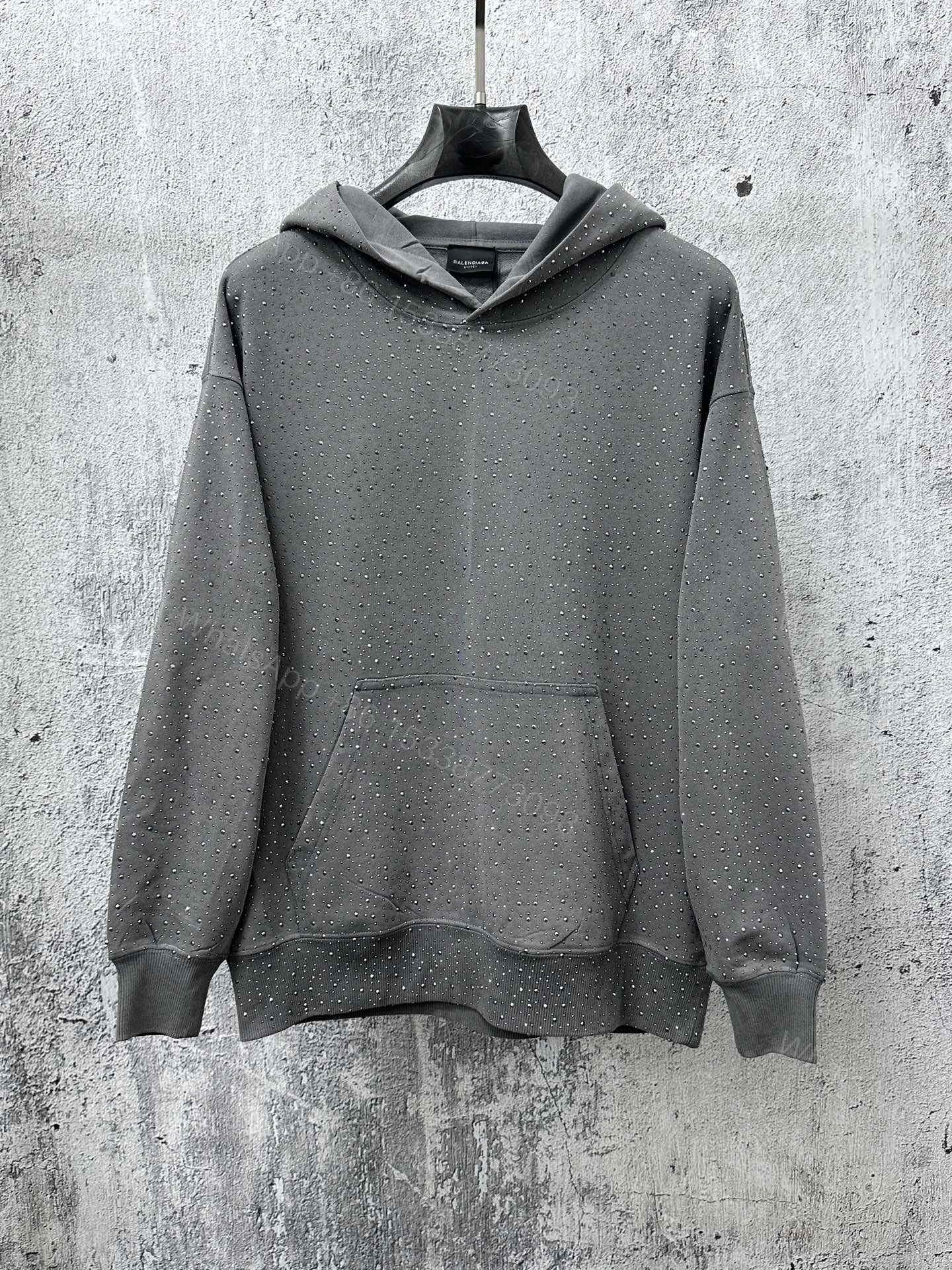 Balenciaga高仿男士連帽衛衣灰色款 滿版水鑽設計質感升級 — view 1