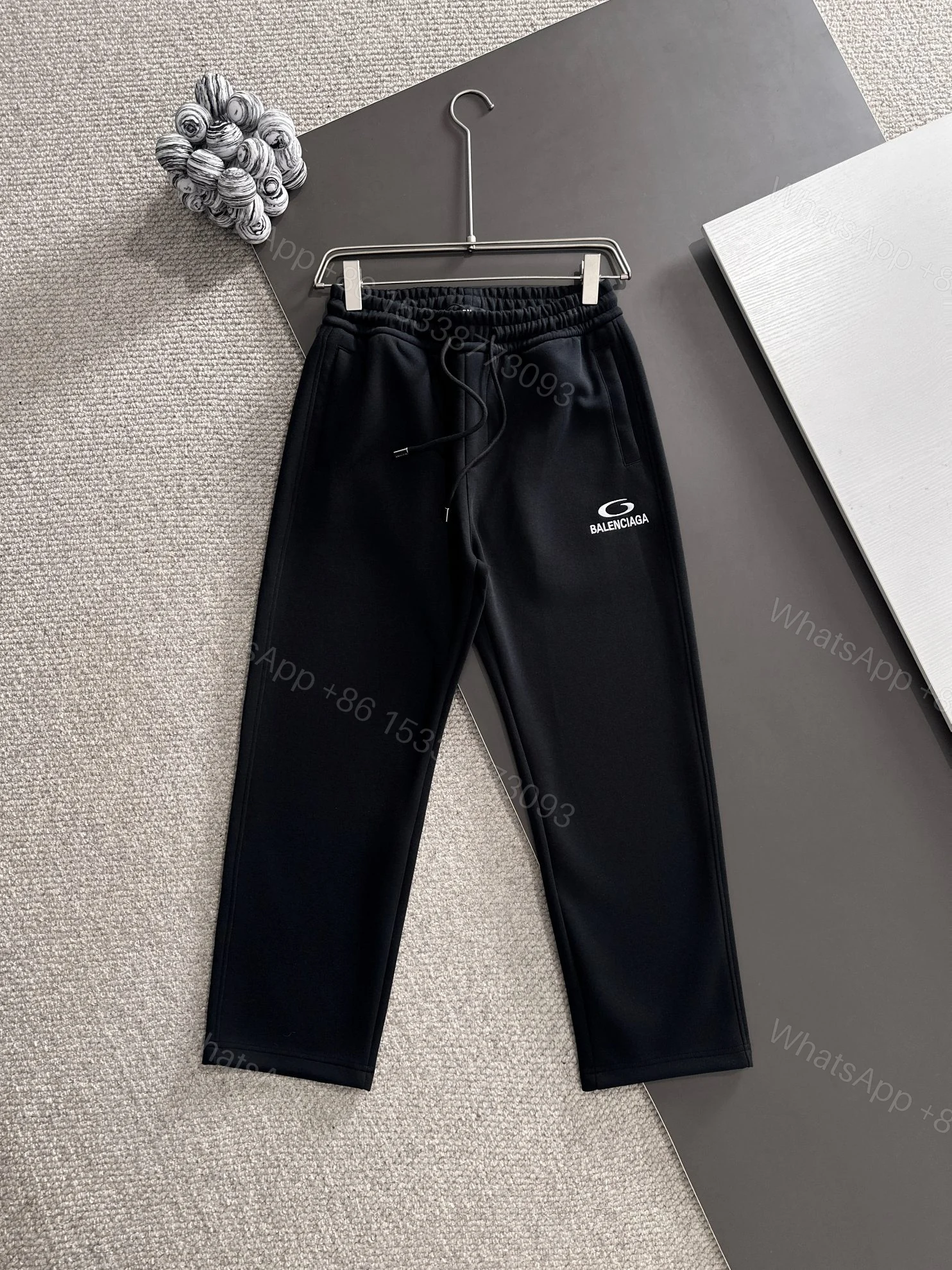 Balenciaga 一比一男士黑色立體Logo運動褲 休閒潮感設計 — view 1