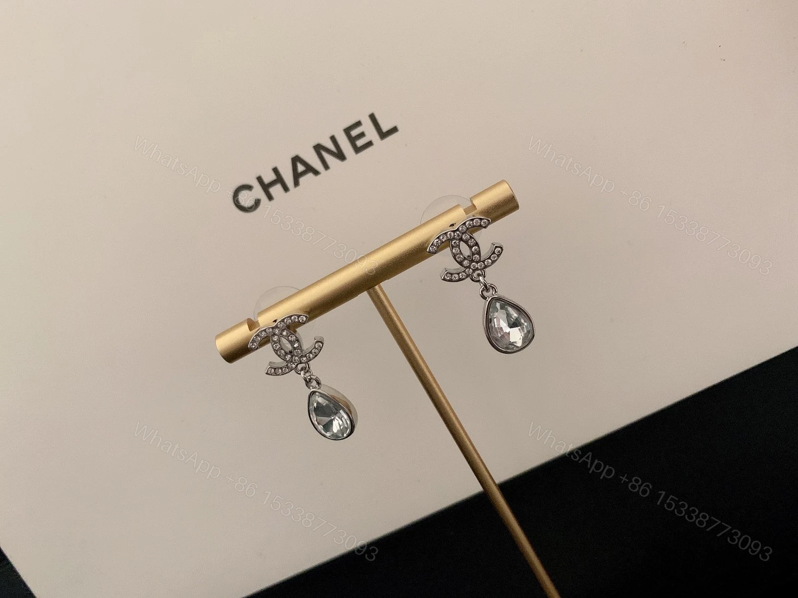 View 4 of EN – Lux Earring Chanel 036