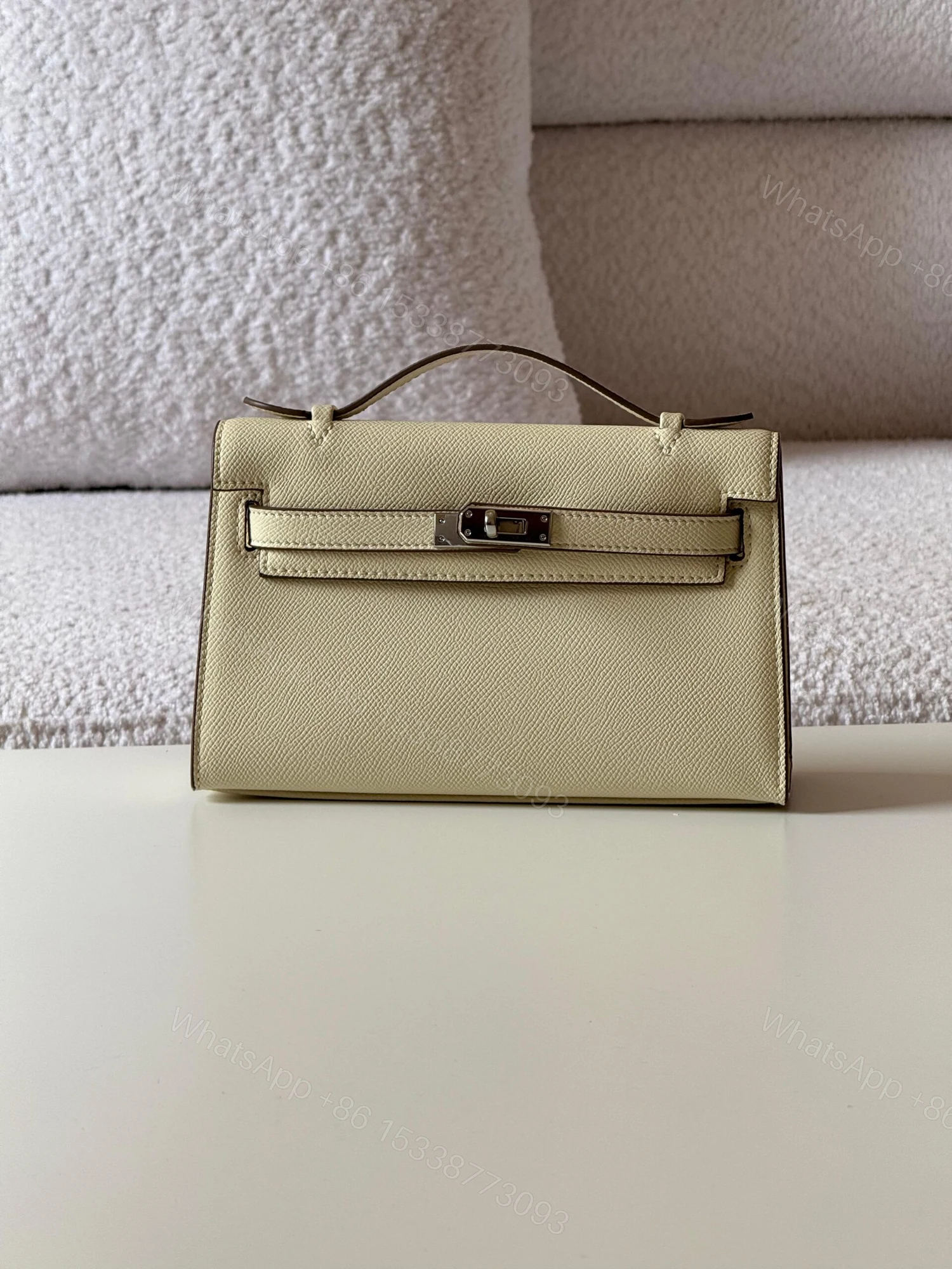 Hermès Kelly Bag in Craie Epsom leather with Gold Hardware — view 1