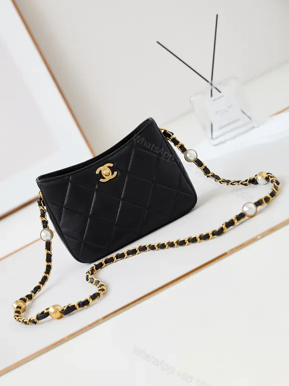 Black Quilted Chain Bag â€“ Luxe, Iconic, Allâ€‘Day Style — view 1