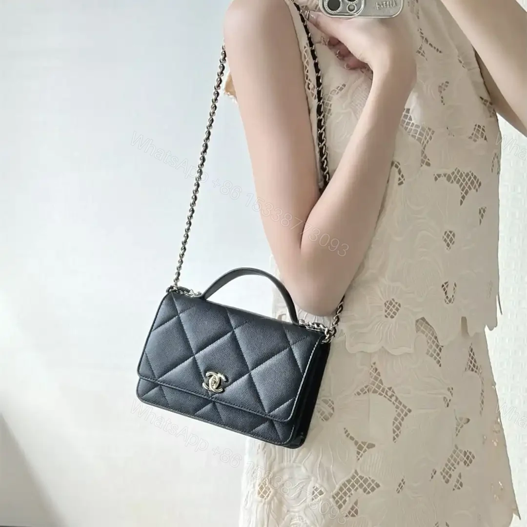 View 18 of 高仿Chanel*25K系列AP4932小牛皮WOC手袋黑色免檢版
