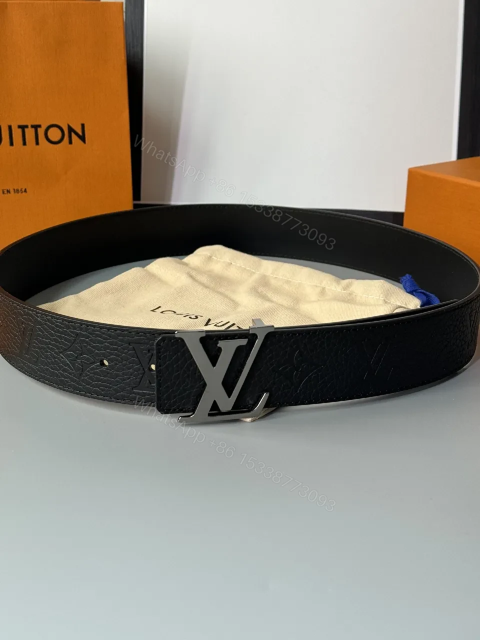 Bold Leather Belt: Refined Style, LV Buckle, All-Day Confidence — view 1