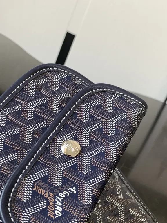 View 3 of Structured Elegance Day Tote: Geometric Pattern, Durable Luxe Bag