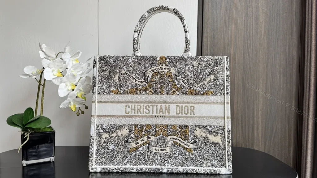 Structured Tote: Dior-Print Luxury, Functional Chic Bag — view 1