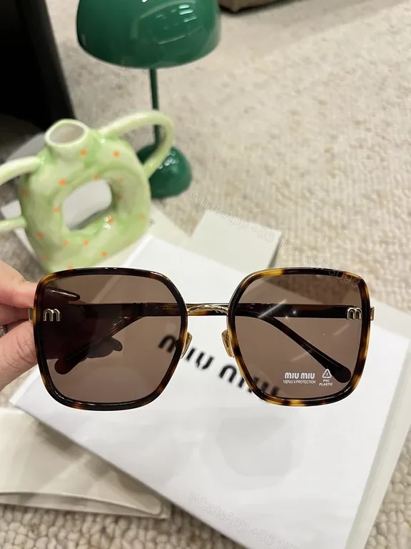 Statement Frames: Tortoiseshell Square Sunglasses, UV400 Polarized, Luxury Style — view 1