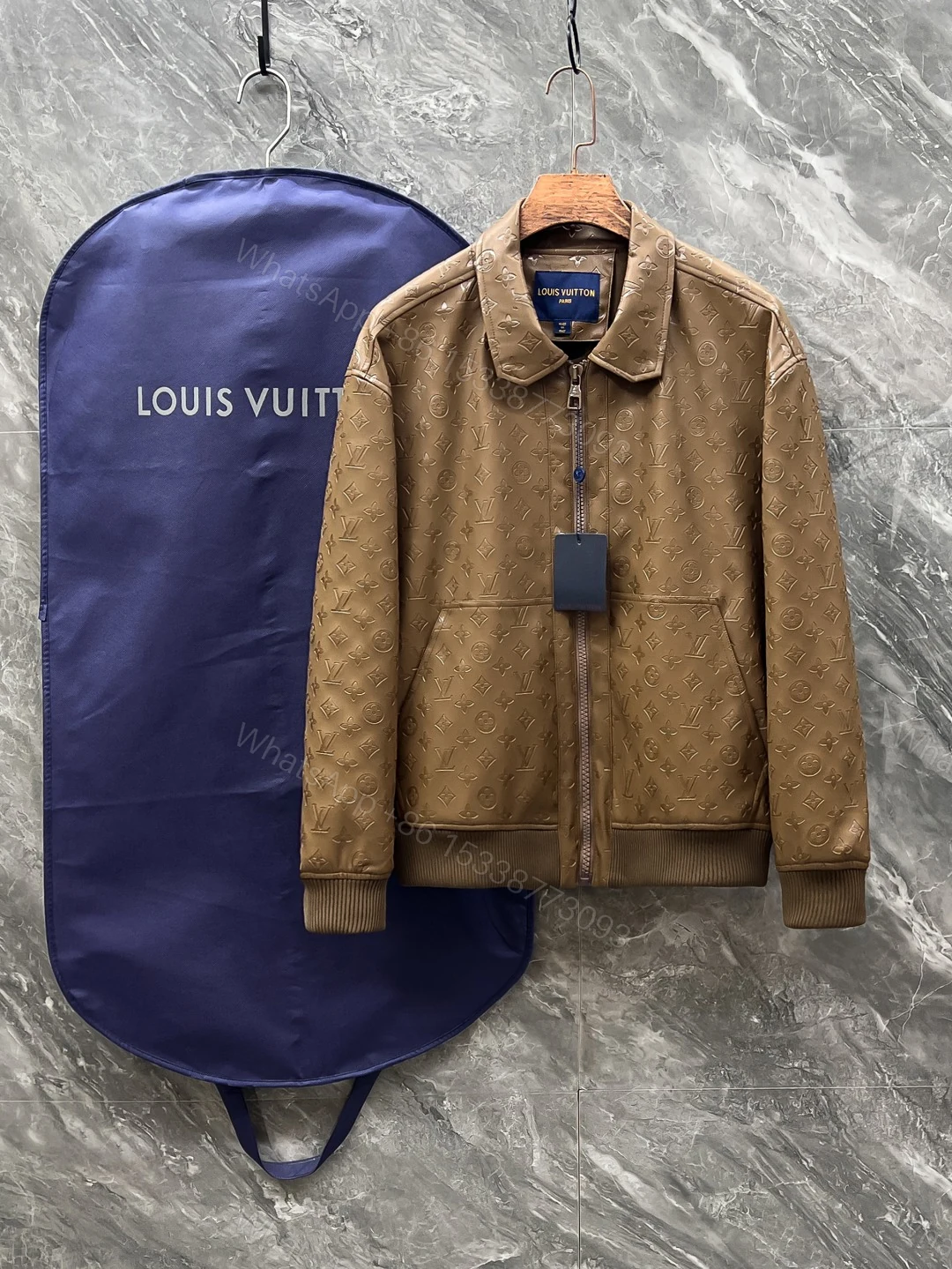 LV 一比一棕色外套 Monogram壓紋挺版款 — view 1