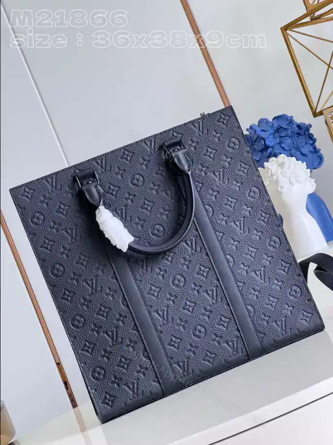 View 9 of LOUIS VUITTON SAC PLAT NV – LBV407