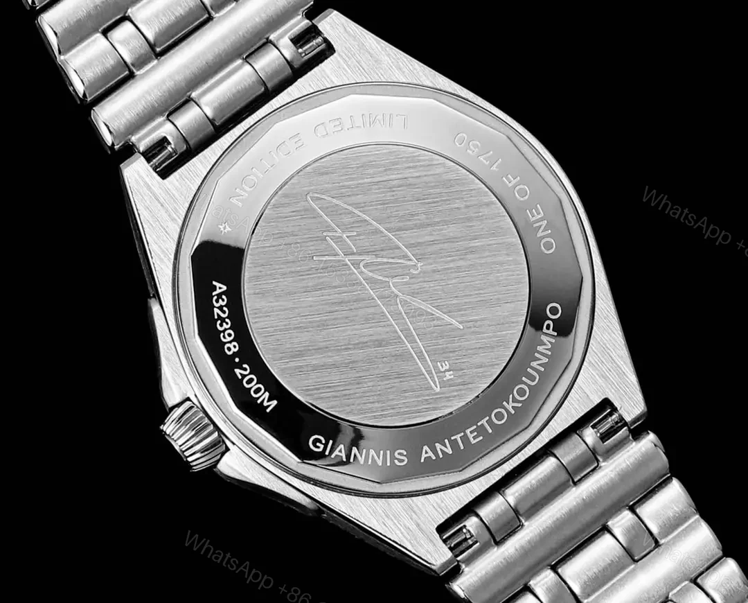 View 8 of Breitling Chronomat B31 40 Stainless Steel Green Dial Rouleaux AB3114101L1A1